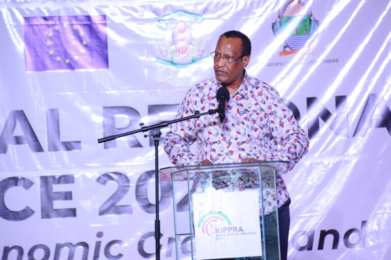 Garissa Governor H.E Nathif Jama addresses participants at the 6th KIPPRA Annual Regional Conference.